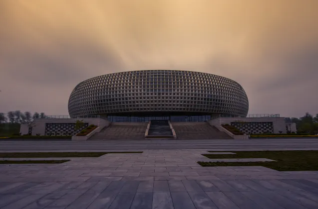 Hotel di Puyang Dengan Kolam