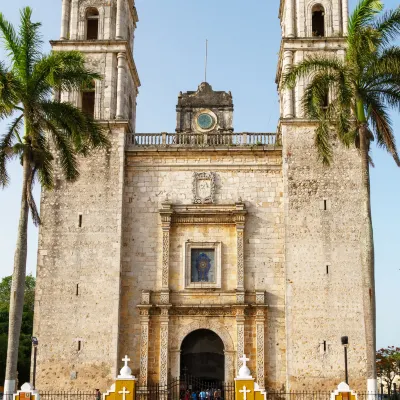 Hoteles cerca de Plaza Sendero La Fe