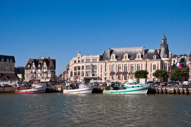 Hotels in Honfleur That Provide Airport Transfers