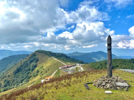 Hotel Pemandangan Gunung di Mangshi