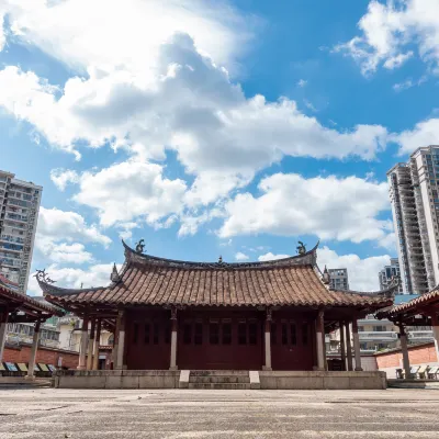 Hotels near Shixijing Emperor Guan Temple