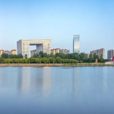 Hotel di Kaunti Yanjin, Henan Dengan Tempat Letak Kereta