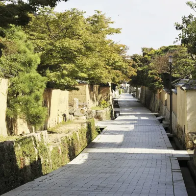 Hotels near Akada Shrine