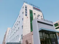 Home Inn Hotel (Yanzhou Maochang Century Ginza Plaza Branch) 佳世客周辺のホテル