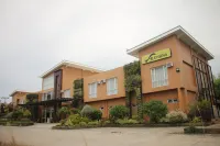 Alunsina Hotel and Spa Hotels near Roxas Airport