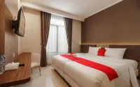 RedDoorz Plus Near Lippo Mall Kemang 2 Các khách sạn ở Nam Jakarta