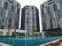 KLIA Lili Residensi 5+2 PAX with Splendid Pool โรงแรมในNilai