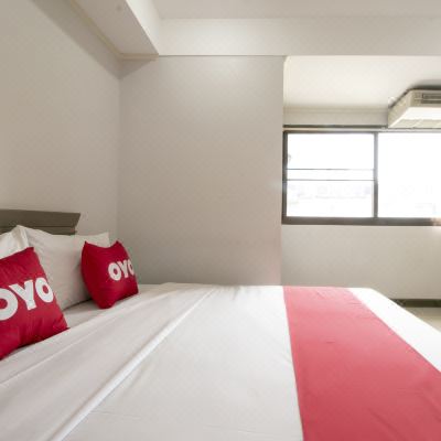 Deluxe Double Room OYO 75385 Hotel Win Long Promo Code