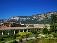 Linzhou Hongqiqu Ying Hotel (Yingbin Building) Hoteles cerca de Ice Mountain