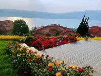 Lakeside Kafka Golf Holiday Villa Hotels in Yiliang