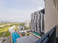 KLIA Lili Residensi 5+2 PAX with Splendid Pool โรงแรมในNilai