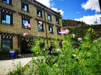 Rockland Meisu Hotel (Daocheng Yading Scenic Area Visitor Center)