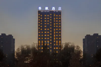 Jifeng Hotel (Korla People's Square) Hotels near Xinjiang Medical University Higher Vocational and Technical College