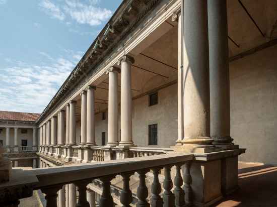 Portrait Milano - Lungarno Collection Hotel Exterior