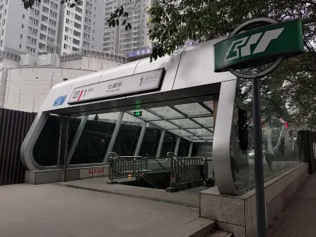 Green Oriental Hotel (Chongqing Jiefangbei Qixinggang Subway Station)