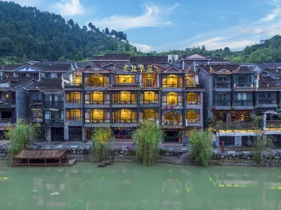 Hu'er Caowu Riverview Guesthouse Hotels in Fenghuang