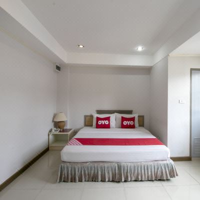 Deluxe Double Room OYO 75385 Hotel Win Long Promo Code