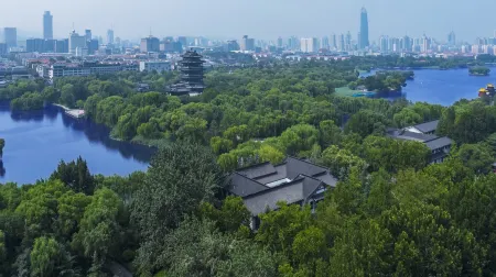 Ziyue Minghu Hotel