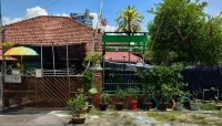 Memory Guesthouse JB Hotels near Sultan Abu Bakar Mosque