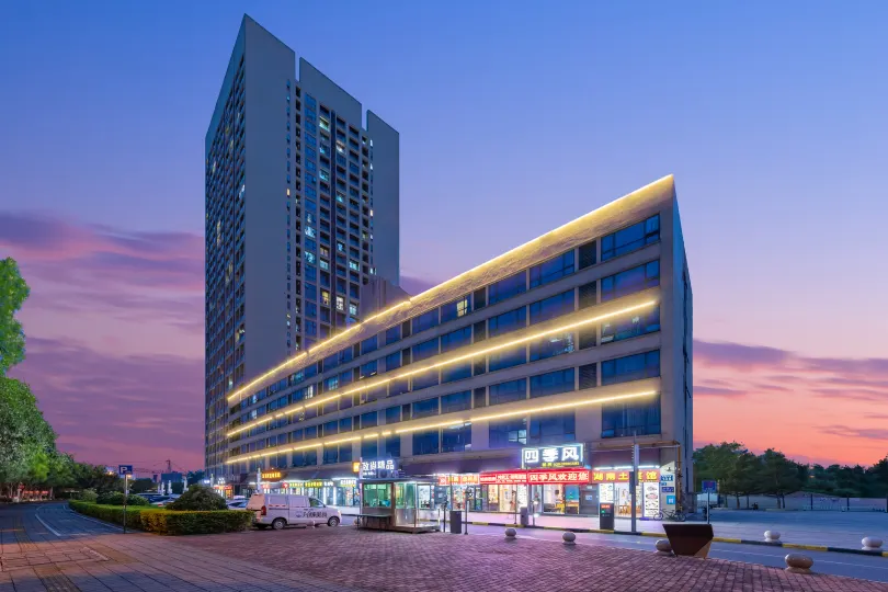 Four Seasons Hotel (Guangzhou South Railway Station, Shipi Metro Station)