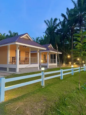 Sirikwan Resort Hotels in Amphoe Tha Sae