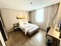 Home Inn Plus (Subway station, Zhangzizhong Road, Dongsi, Beijing)