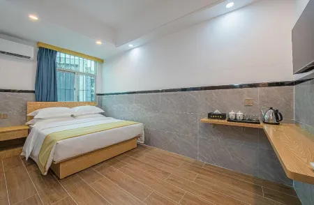 Zhongxinlong Boutique Apartment Hotel (Shenzhen North Railway Station)