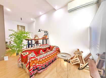 Lazy Cat Homestay (Guangzhou East Railway Station Huanmao Center)