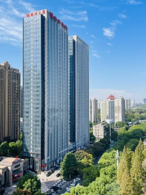 Quzhu Hotel (East Lake Branch of Wuhan University at street entrance) Hotels near Wuhan Tianhe International Airport