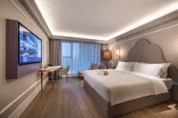 Mercure Chengdu Chunxi Taikoo Li Hotels near Wenjiang Railway Station