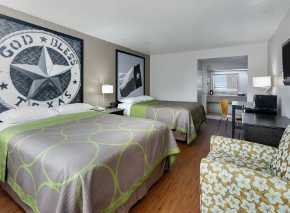 Super 8 by Wyndham San Antonio Pearl District / Downtown