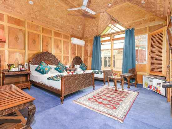 Prince of Kashmir Luxury Houseboat Rooms