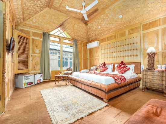 Prince of Kashmir Luxury Houseboat Rooms