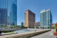 Crowne Plaza Hotel Dallas Downtown, an IHG Hotel Отели рядом с достопримечательностью «Центр современной скульптуры»