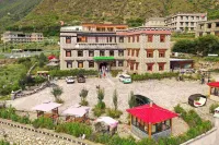 Daocheng Yading Sangjie Linka Luxury Homestay