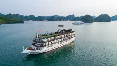 Amanda Cruise Ha Long Bay