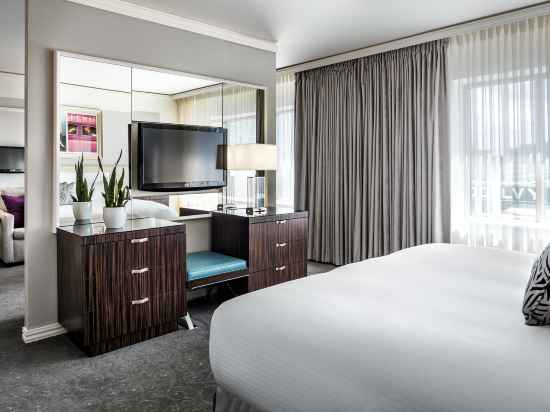 Vogue Hotel Montreal Downtown, Curio Collection by Hilton Rooms