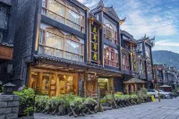 Hu'er Caowu Riverview Guesthouse Hotels in Fenghuang