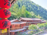 Koi Mountain Cliff Lodge · Cliff Hotel