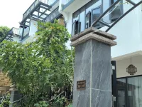 Floral Hotel·Wuyuan Yunyin Mountain Residence Homestay Hotel berhampiran Guzhang Folklore Garden