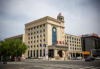 Baicheng Hexiang Hotel (Civic Plaza Haiming East Road Pedestrian Street Store) Hotels near Xiongfeng Oil And Grain Food Store