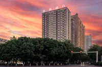 Jifeng Hotel (Korla People's Square) Hotels near Xinjiang Medical University Higher Vocational and Technical College