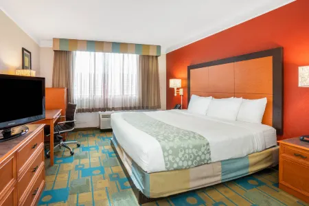 La Quinta Inn & Suites by Wyndham Seattle Sea-Tac Airport