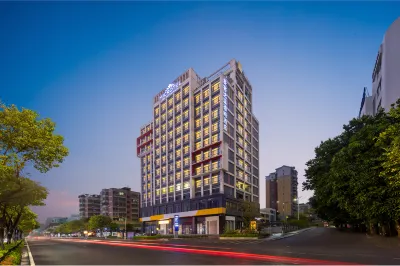 MICROTEL BY WYNDHAM Hotel Jiangmen JunJing Hotels near Wuyicheng Commercial Center