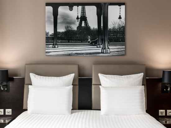 AC Hotel Paris Porte Maillot by Marriott Rooms