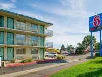 Motel 6 Denver, CO – Downtown Hotel dekat Regis University