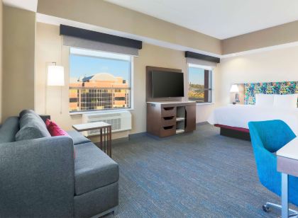 Hampton Inn & Suites Pittsburgh-Downtown