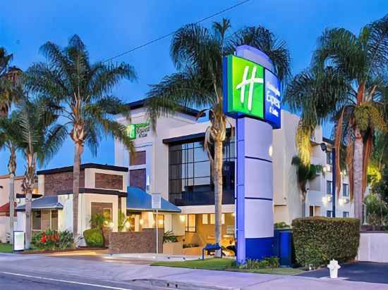 Holiday Inn Express & Suites Costa Mesa Hotel Exterior