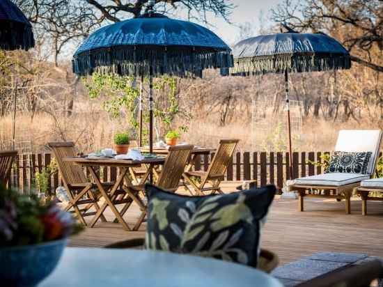 Safari Moon Luxury Bush Lodge Hotel Exterior