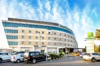 Holiday Inn Muscat Al Seeb Hotels near Companion Saad bin Abi Waqas Mosque